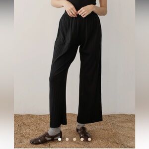 The Pointelle Simple Crop Pant
